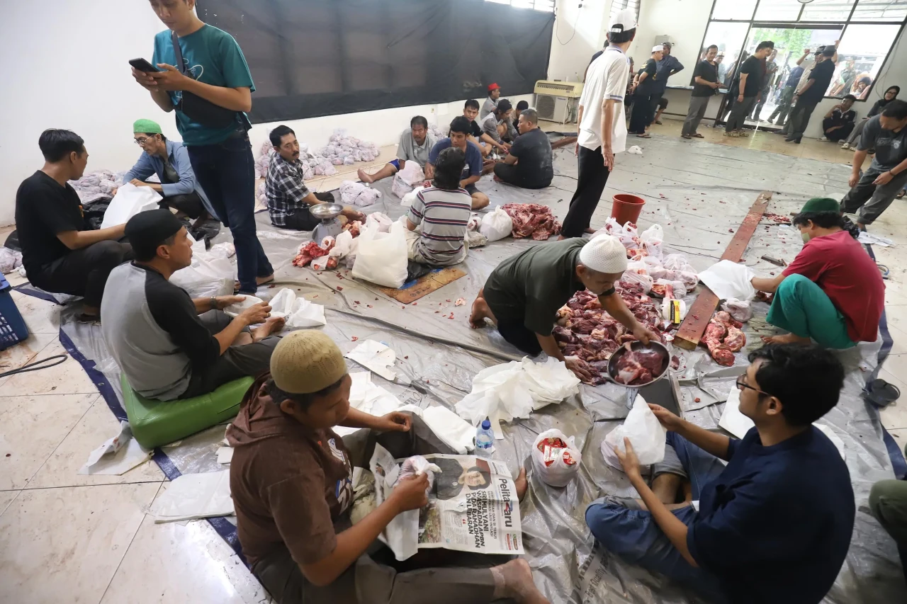 Warga Rela Antre Panjang...