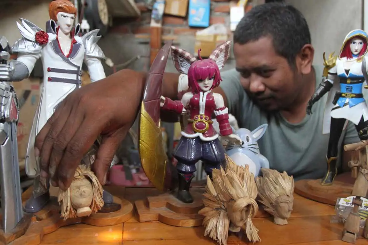 Kerajinan Action Figure...