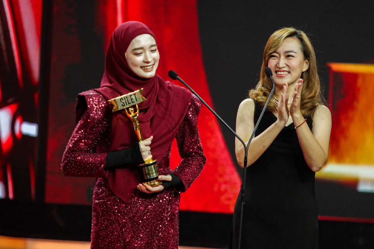 Inara Rusli Sabet Dua...