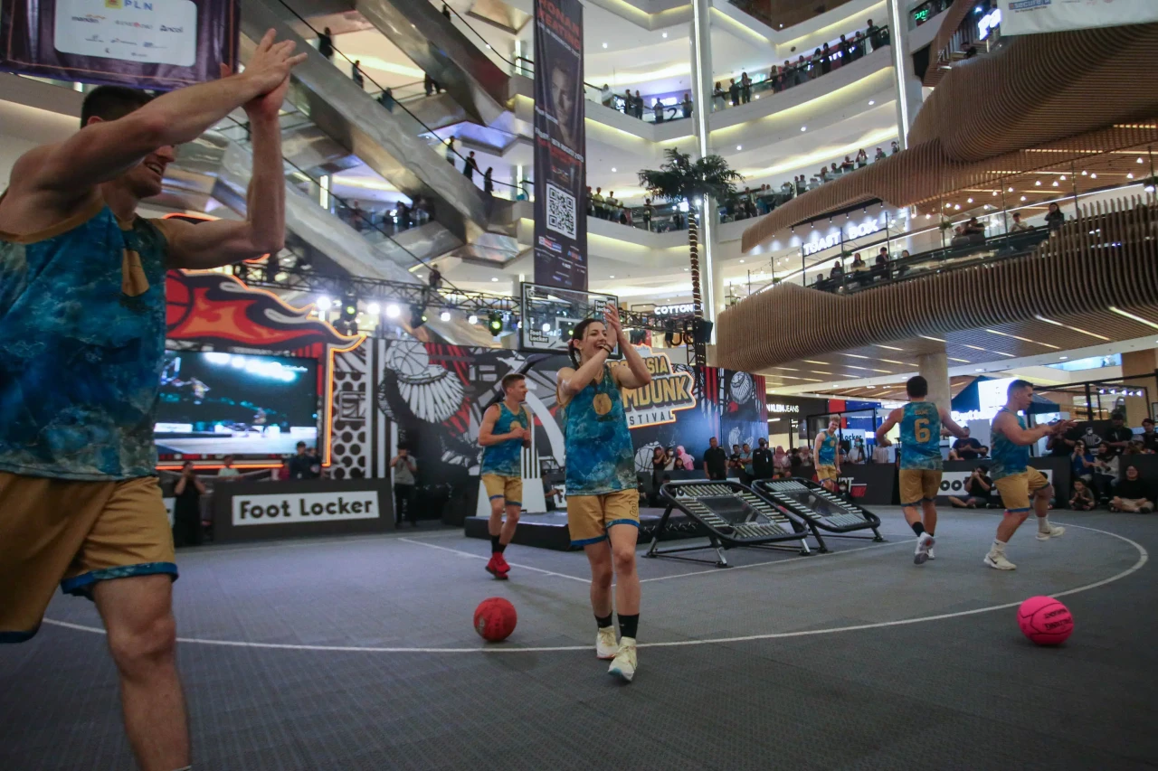 Aksi Freestyle Pebasket...