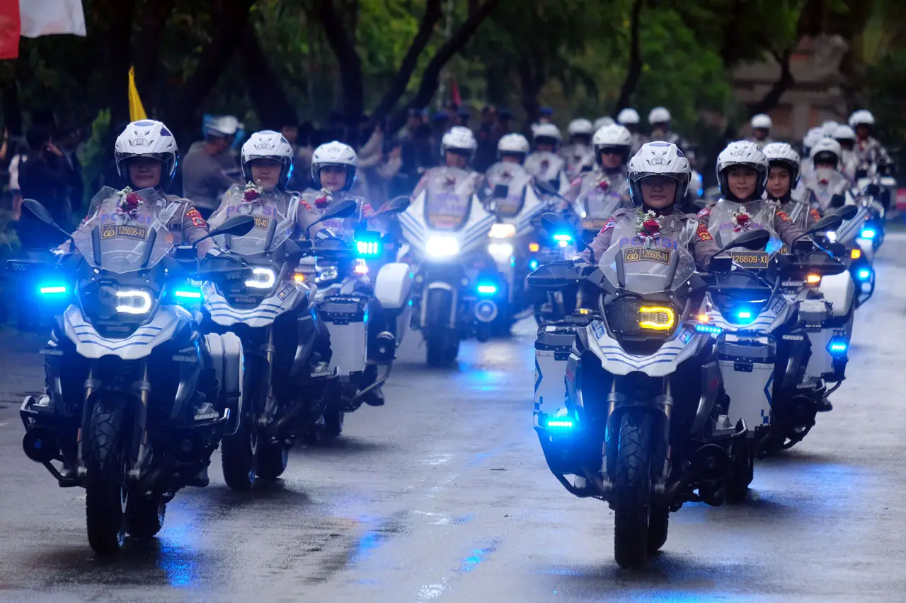 Parade Defile Hari Bhayangkara...