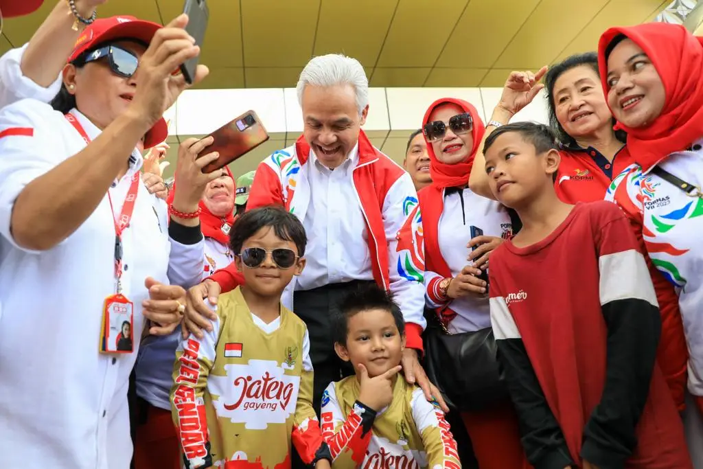 Ganjar Pranowo Lepas...