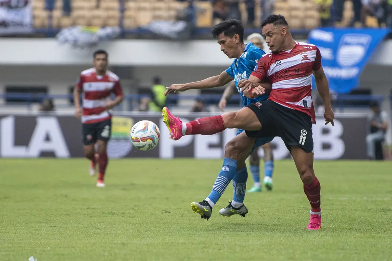 Persib Bandung Tahan...