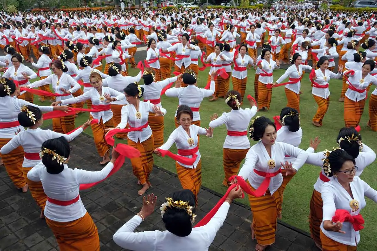 Tari Rejang Giri Putri...