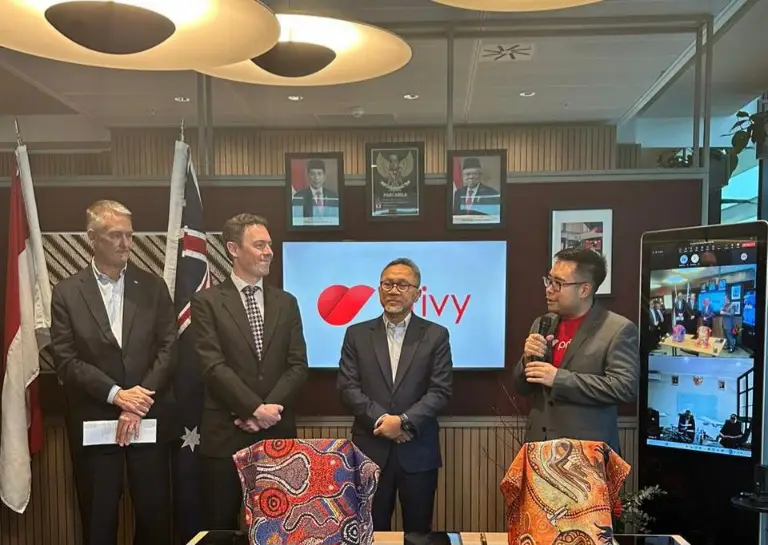 Resmikan Kantor Pertama...