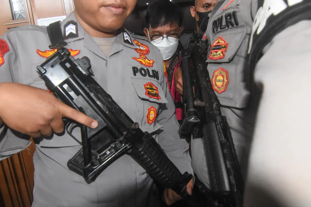 Eks Menkominfo Johnny...