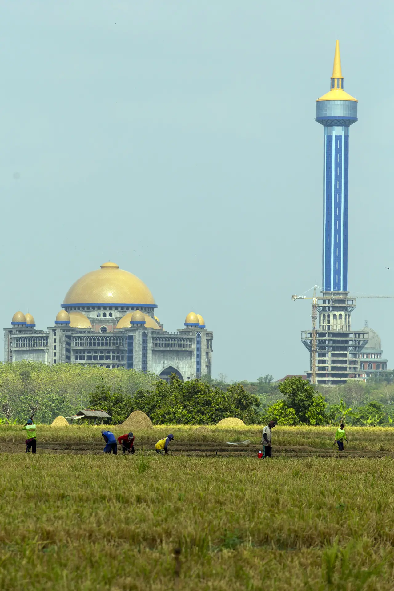 Megahnya Masjid Rahmatan...