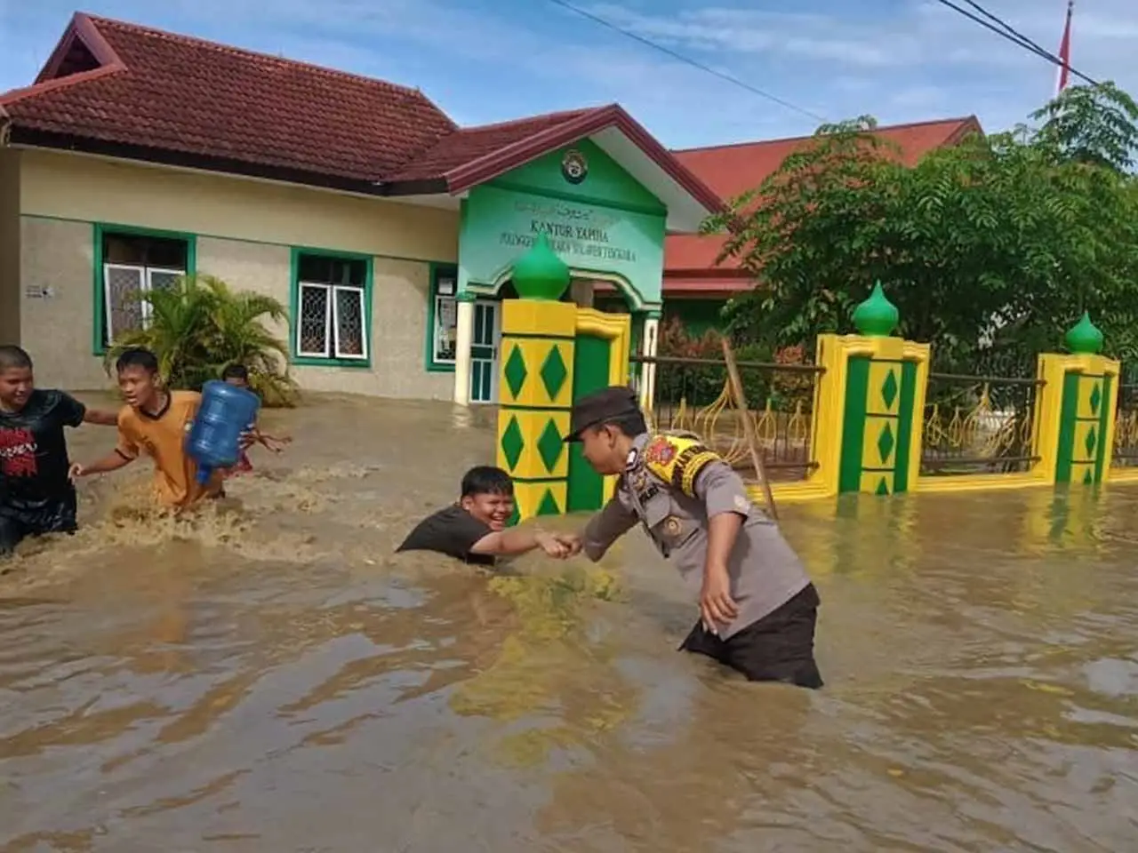 Banjir Rendam Tiga Kecamatan...