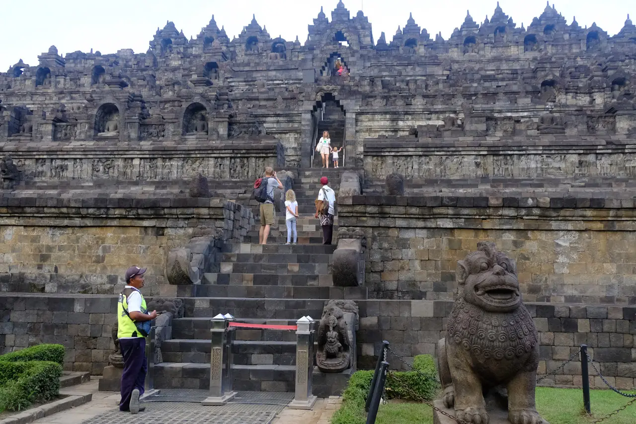 Kunjungan Wisatawan...