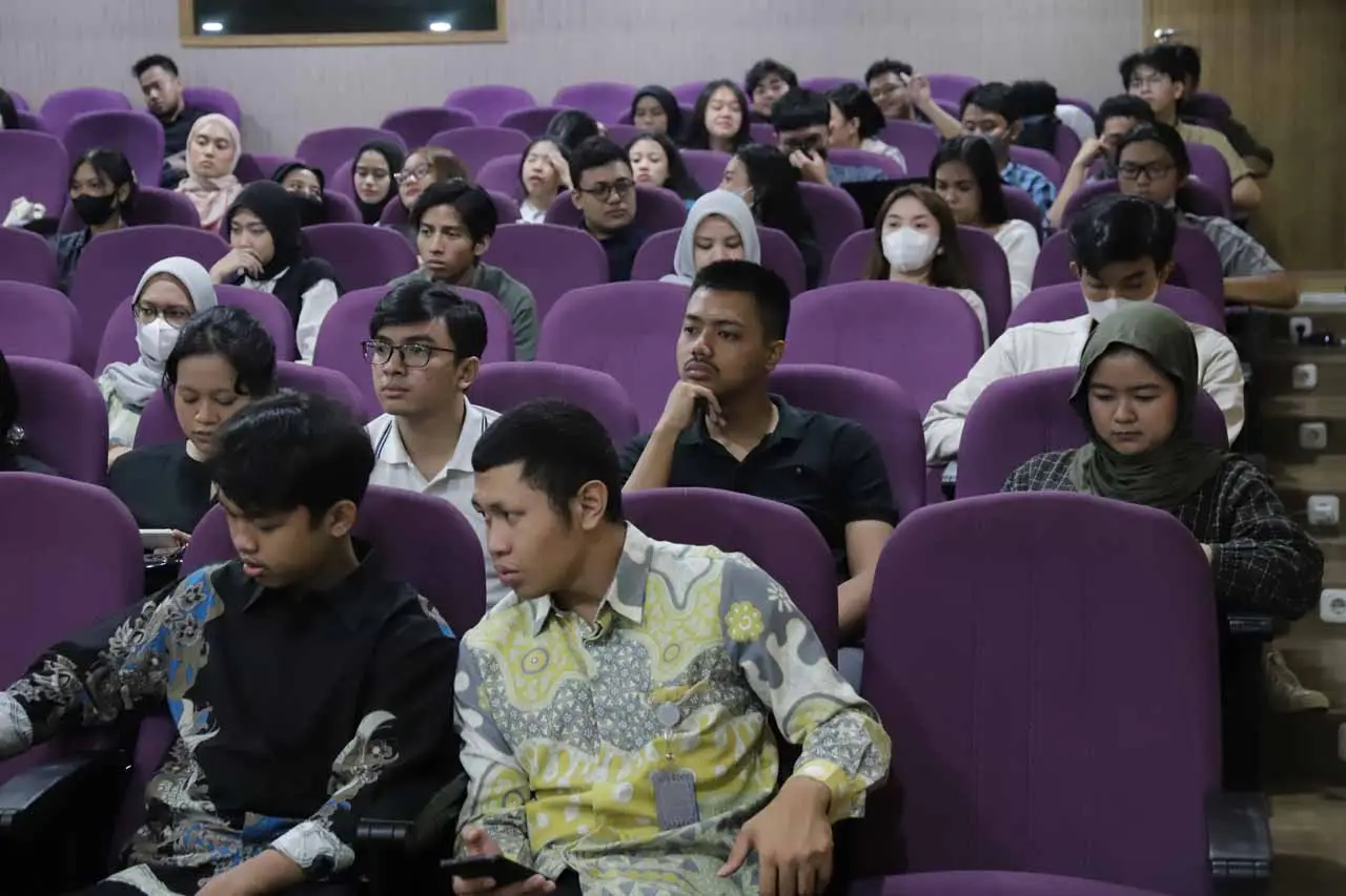 FISIP UPNVJ Gelar SemNas...