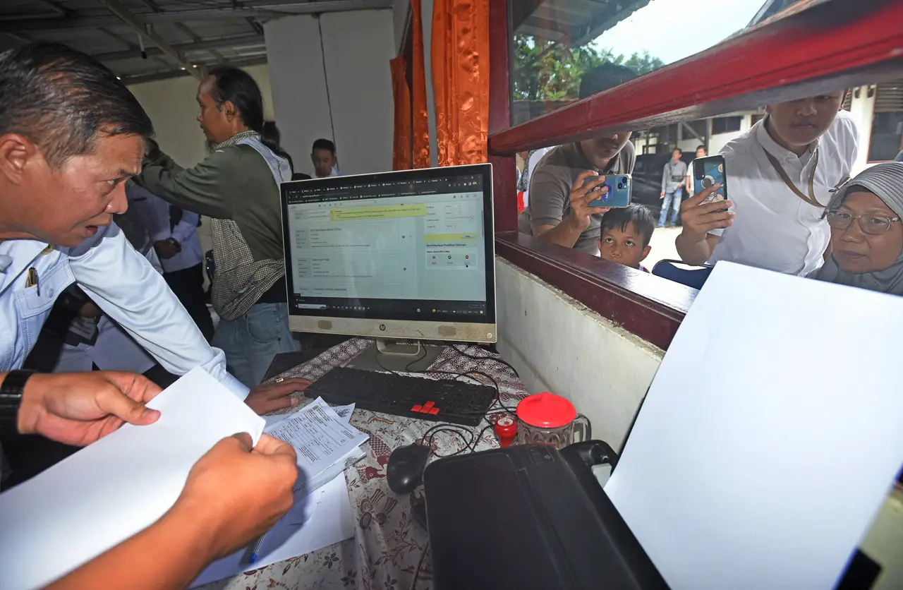Warga Keluhkan Sistem...