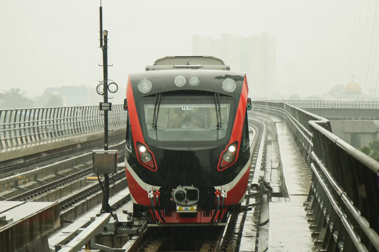 Menjajal LRT Jabodebek...