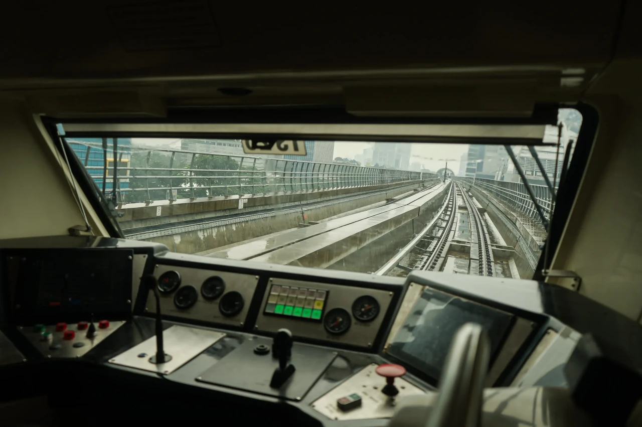 Menjajal LRT Jabodebek...