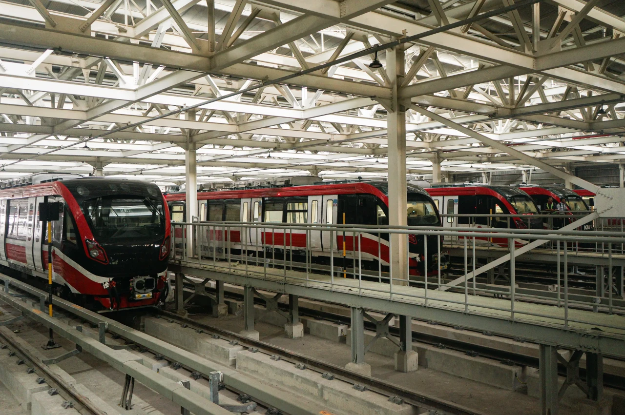 Menjajal LRT Jabodebek...