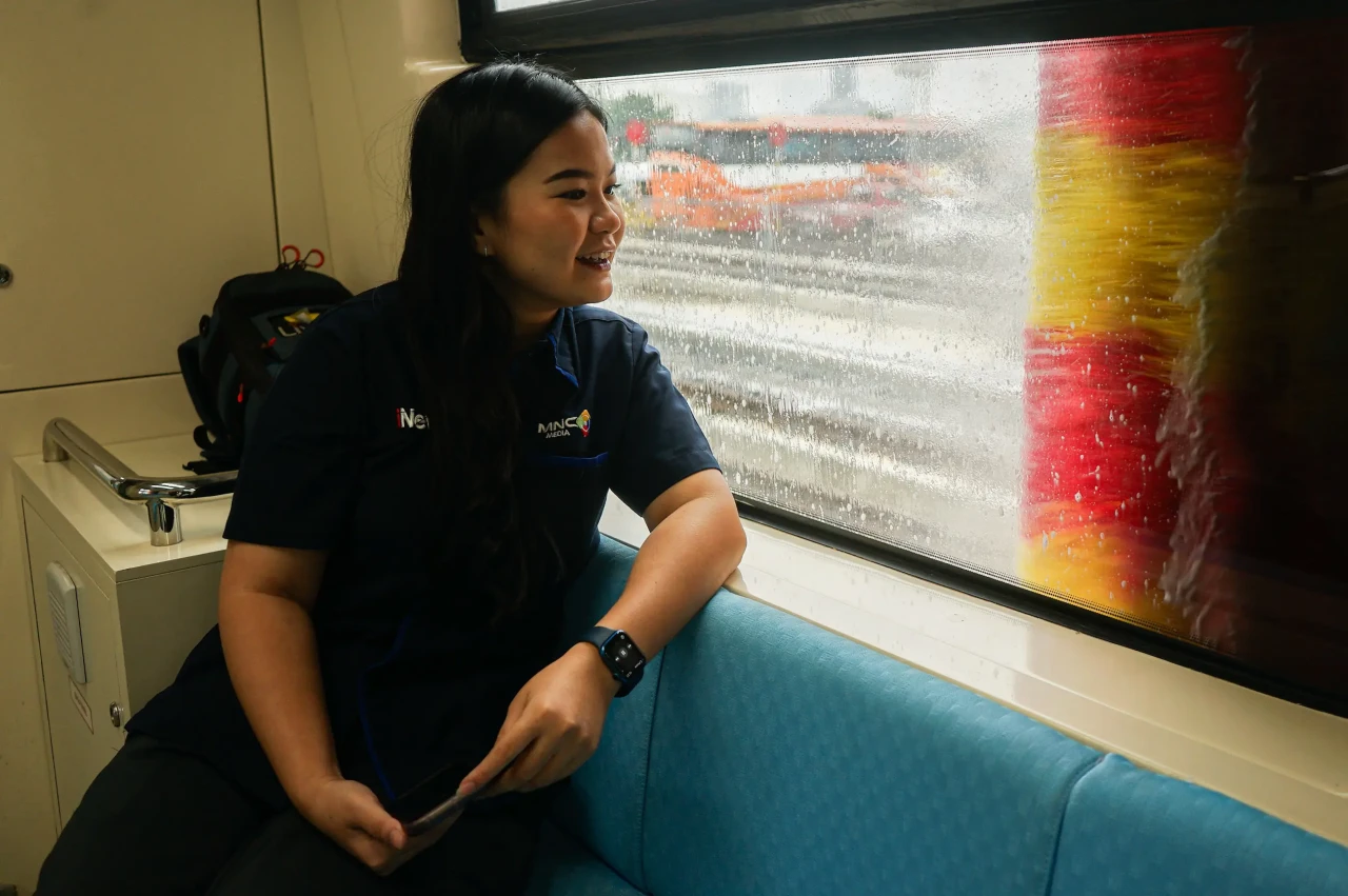 Menjajal LRT Jabodebek...