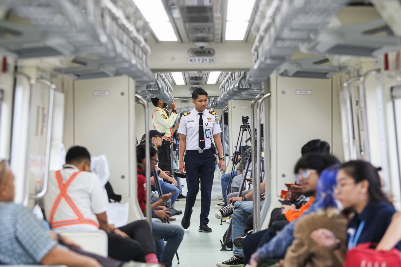 Menjajal LRT Jabodebek...