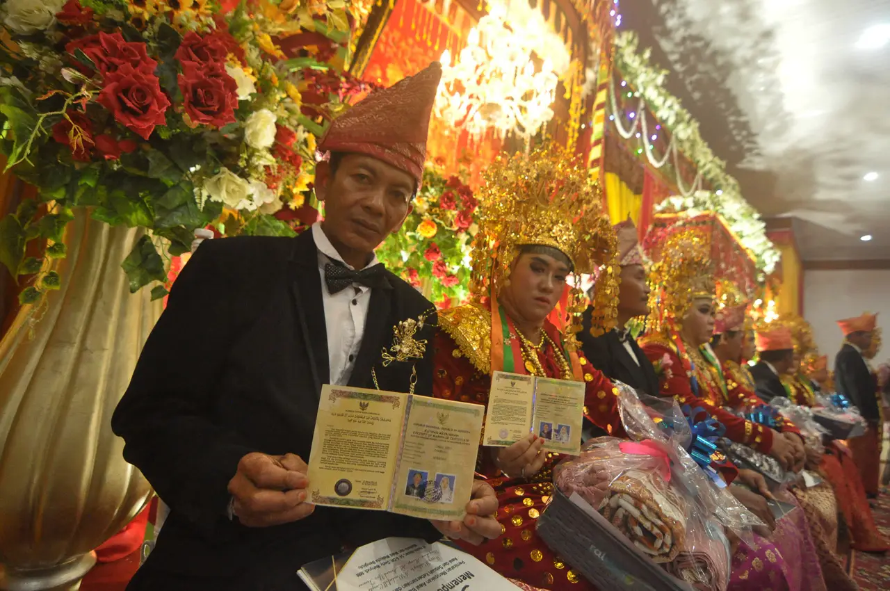 Nikah Massal dengan...