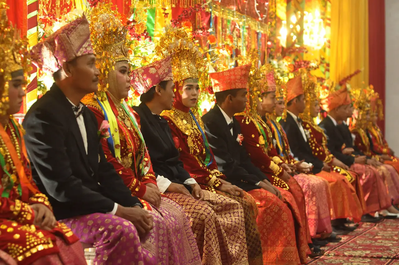Nikah Massal dengan...