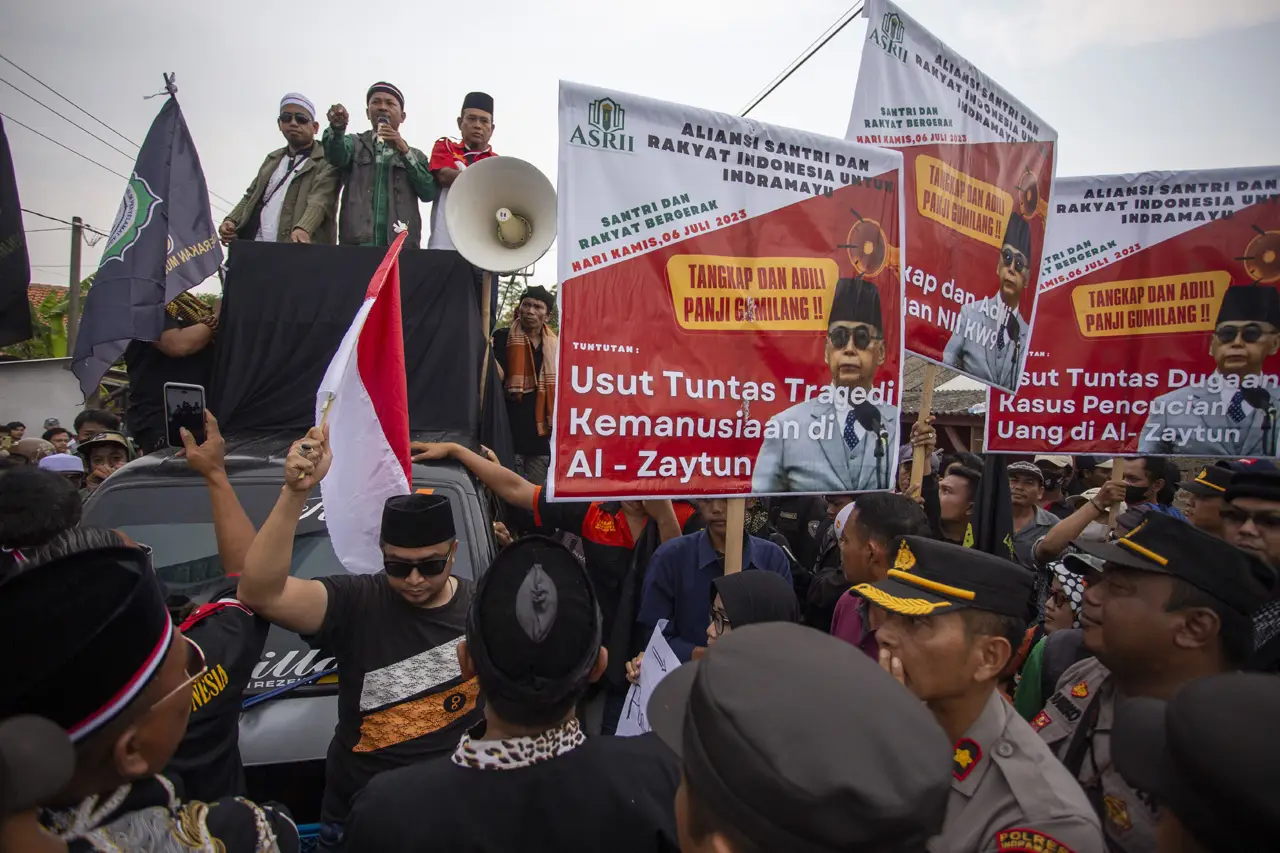 Aliansi Santri Tuntut...