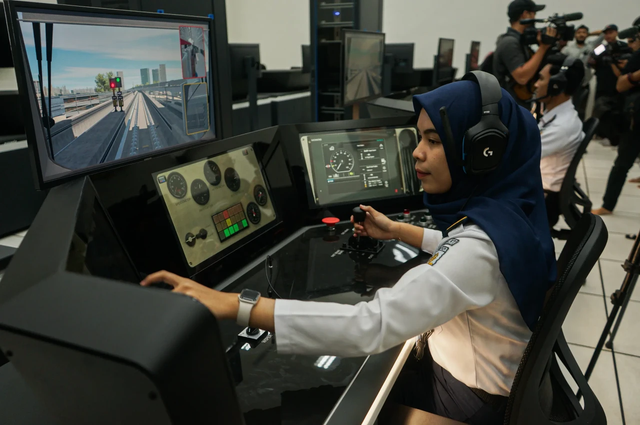 Melihat Pelatihan Simulator...