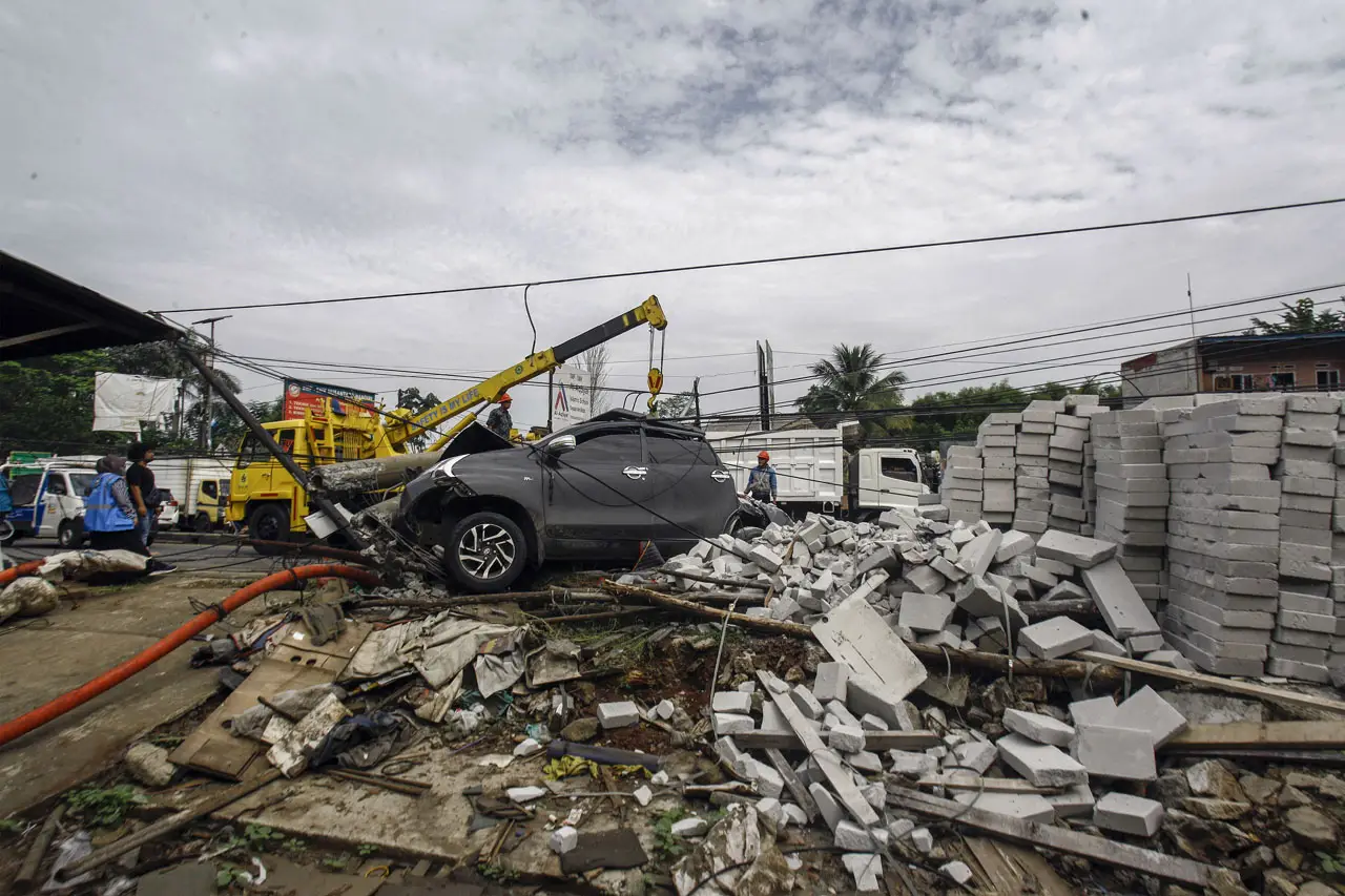 Penampakan Mobil Ringsek...