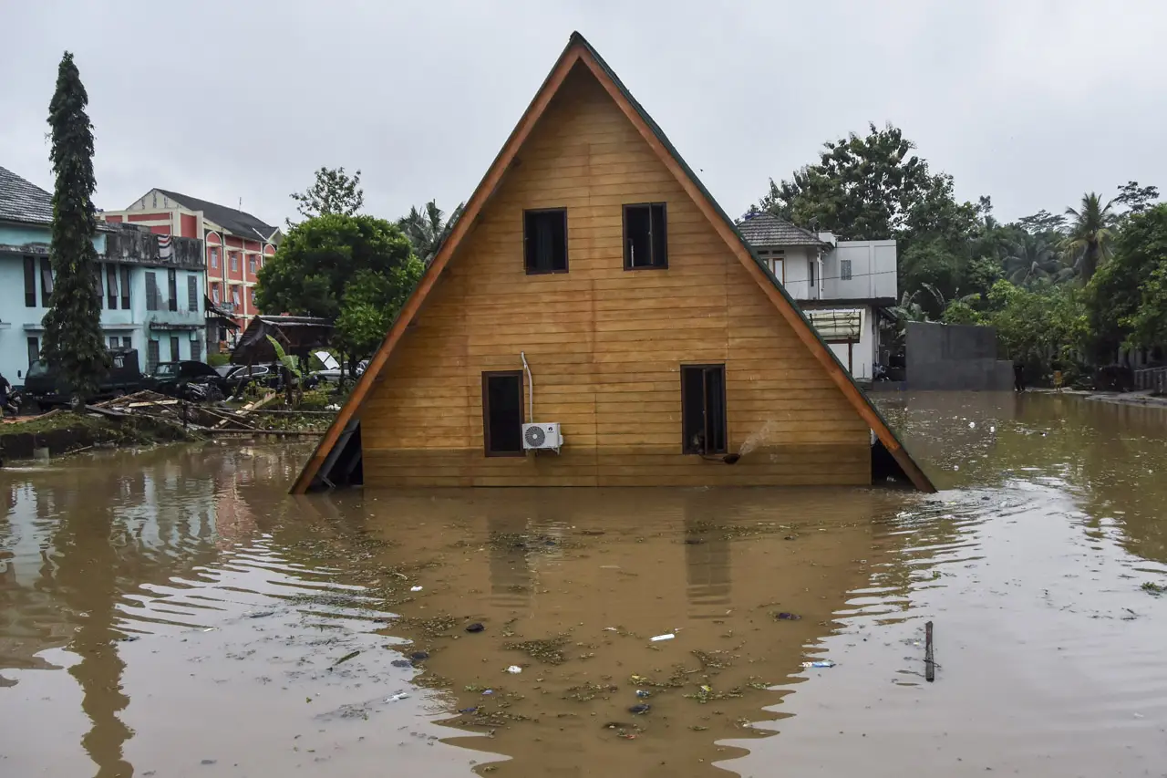 Banjir Rendam Pondok...
