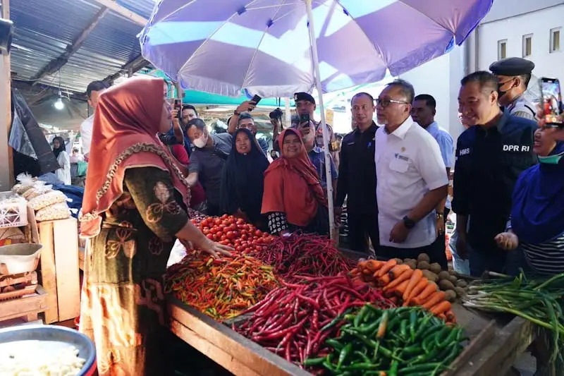Tinjau Pasar Seketeng...
