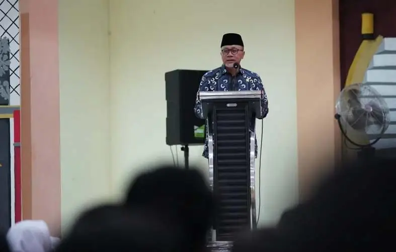 Mendag Zulkifli Hadiri...