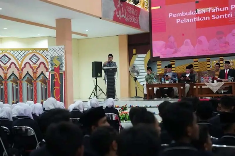 Mendag Zulkifli Hadiri...