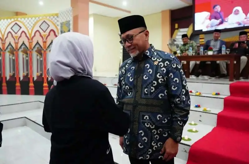 Mendag Zulkifli Hadiri...