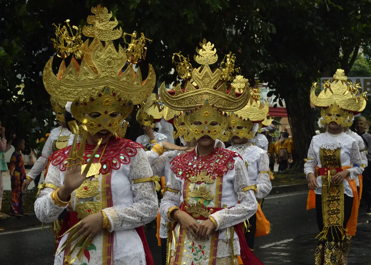 Karnaval Topeng Festival...