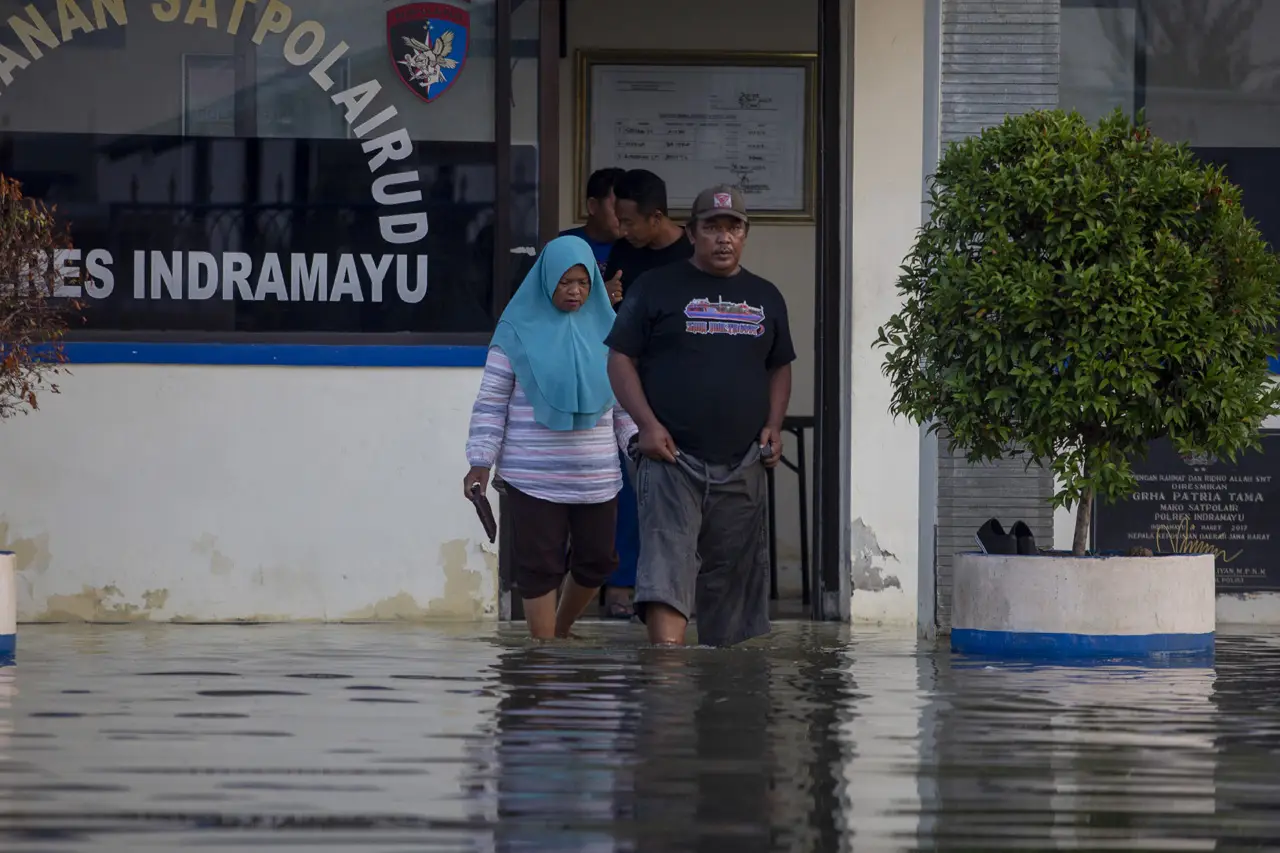 Banjir Rob Rendam Mako...