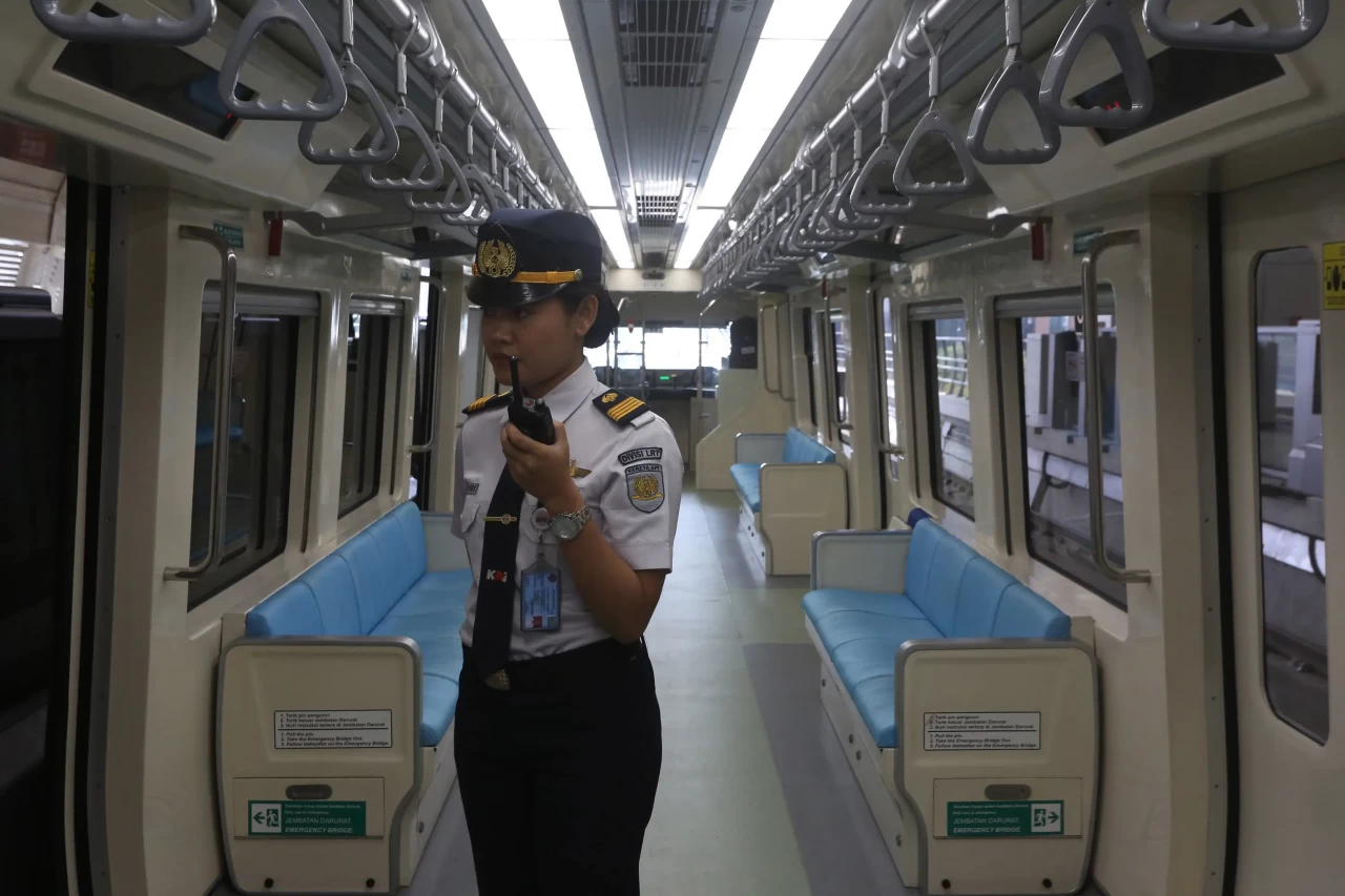 Uji Coba Terbatas LRT...