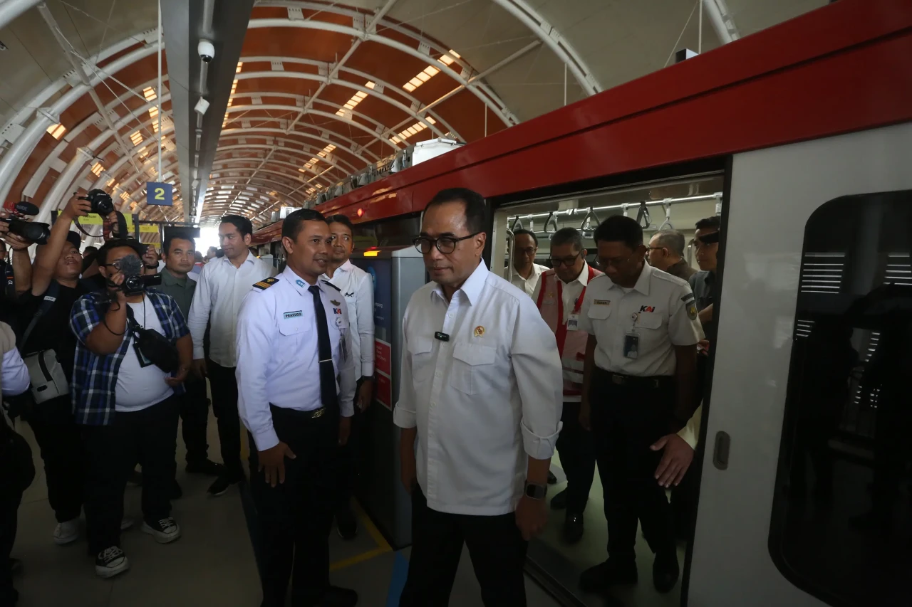 Uji Coba Terbatas LRT...