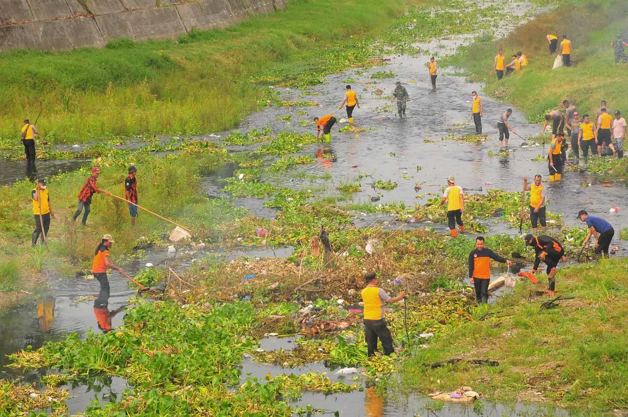 Aksi Bersih Sampah di...