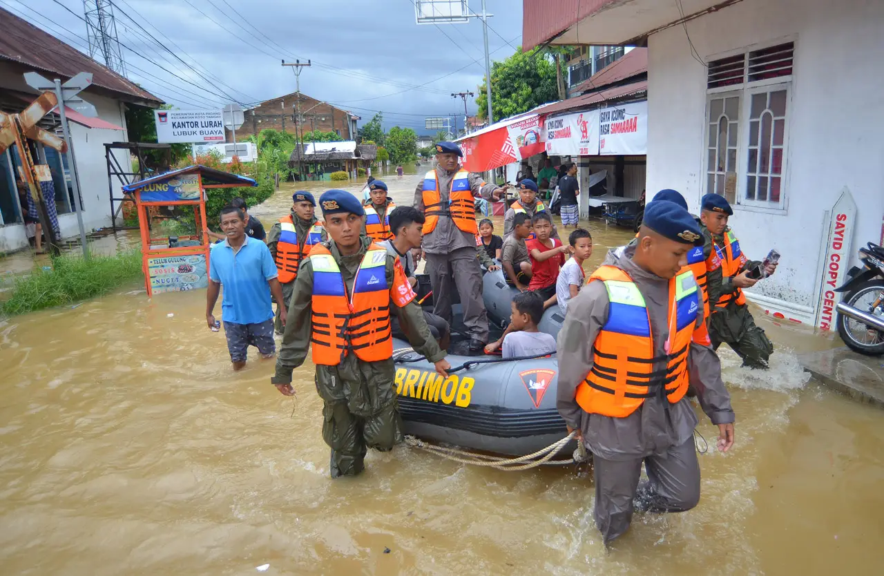 Banjir Rendam Kota Padang