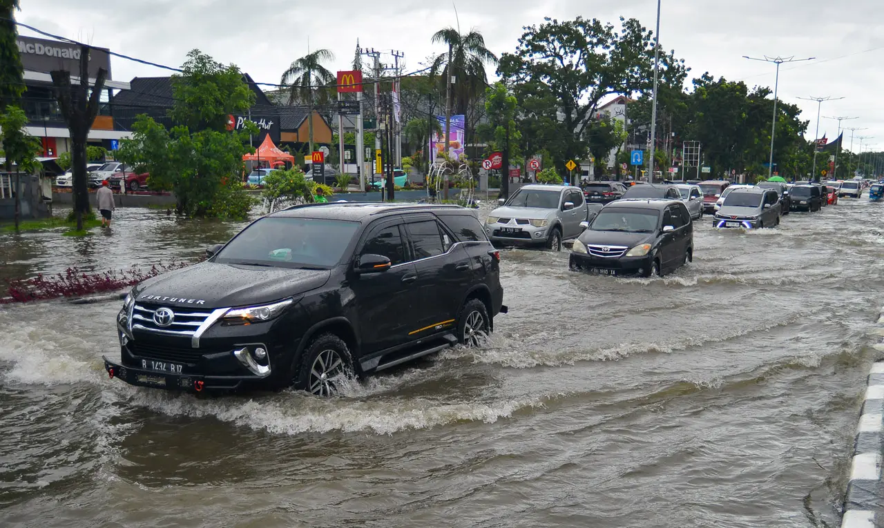 Banjir Rendam Kota Padang