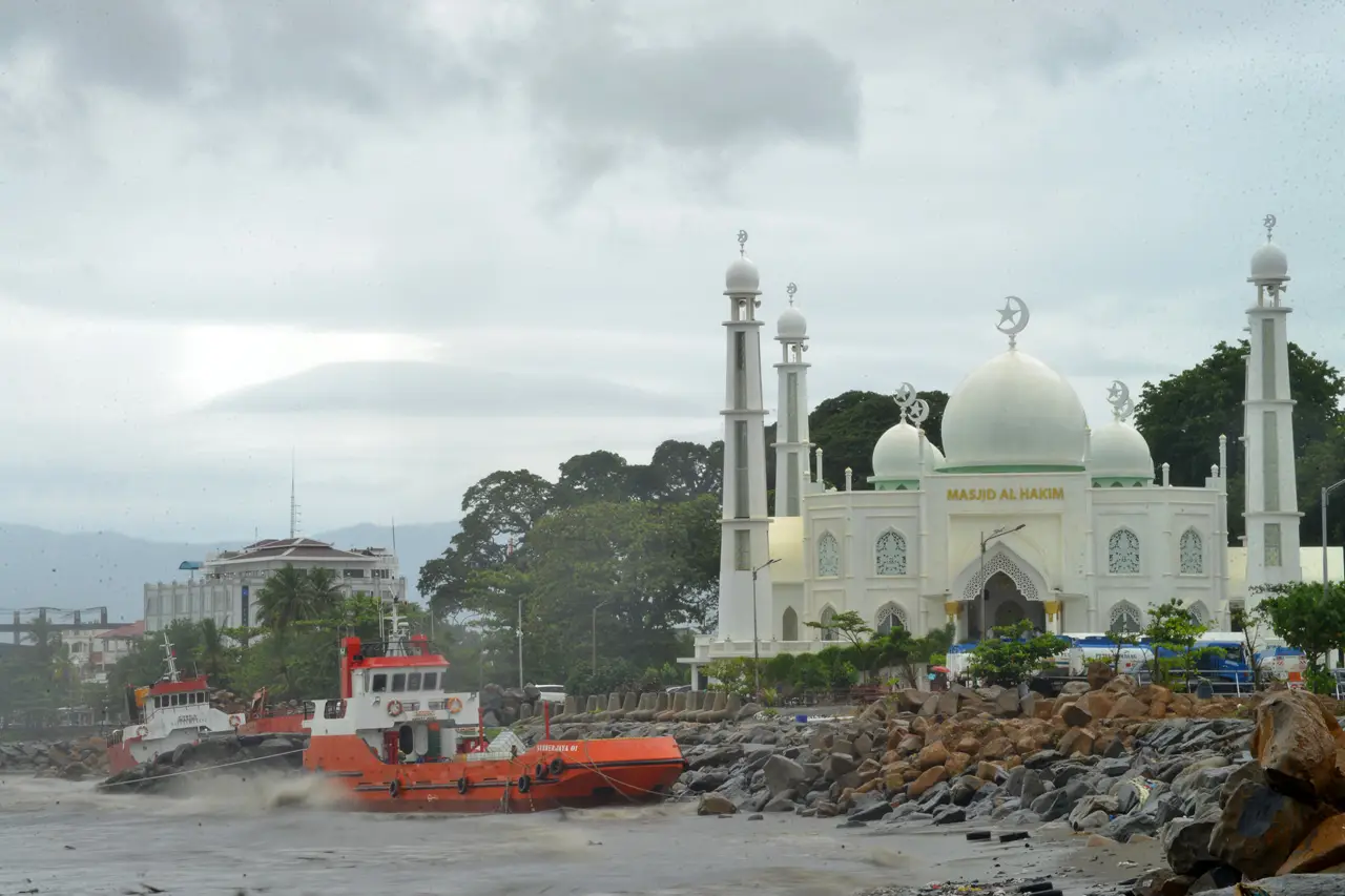 Terbawa Arus Sungai,...