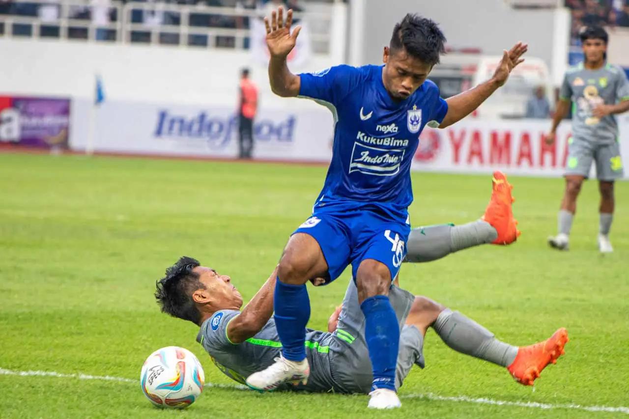 PSIS Semarang Hancurkan...