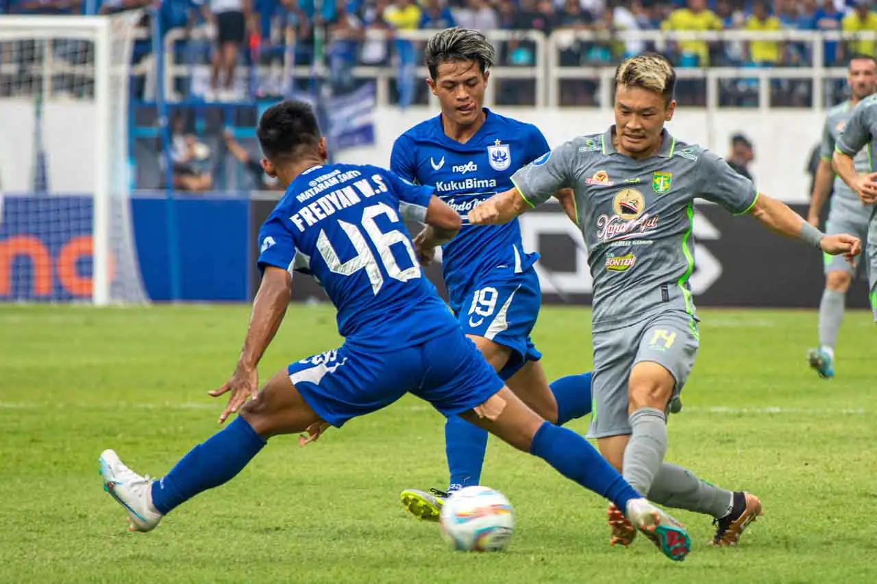PSIS Semarang Hancurkan...