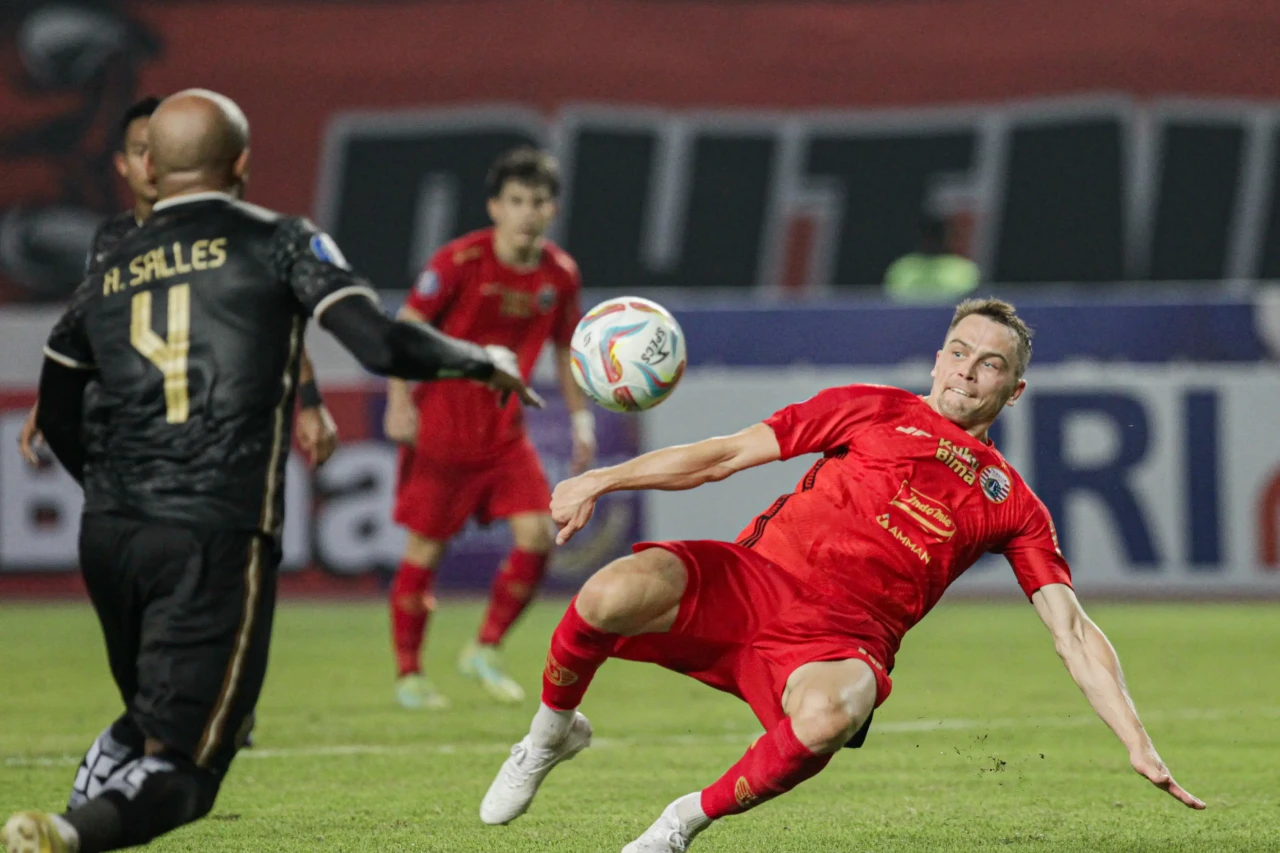 Aksi Debut Maciej Gajos...