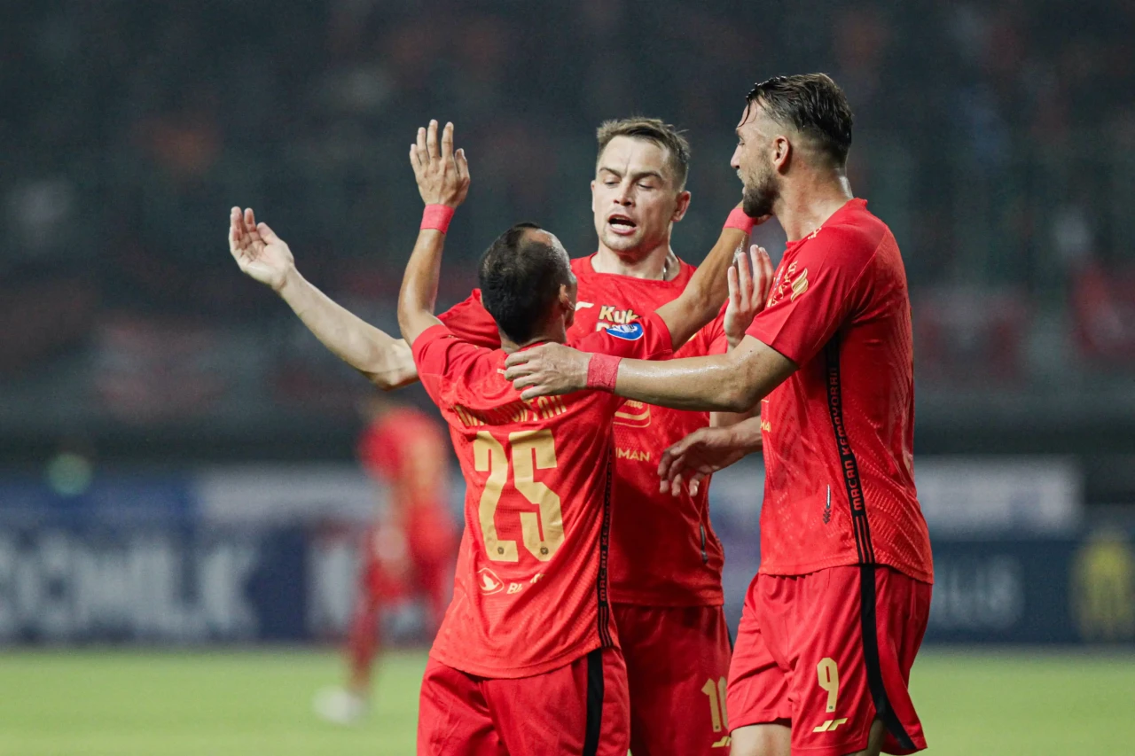 Aksi Debut Maciej Gajos...