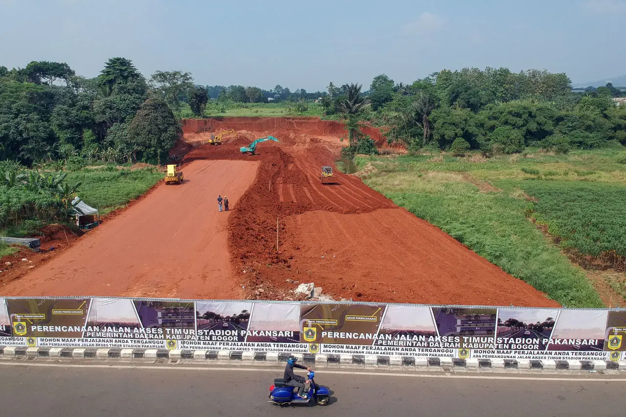 Pembangunan Akses Jalan...