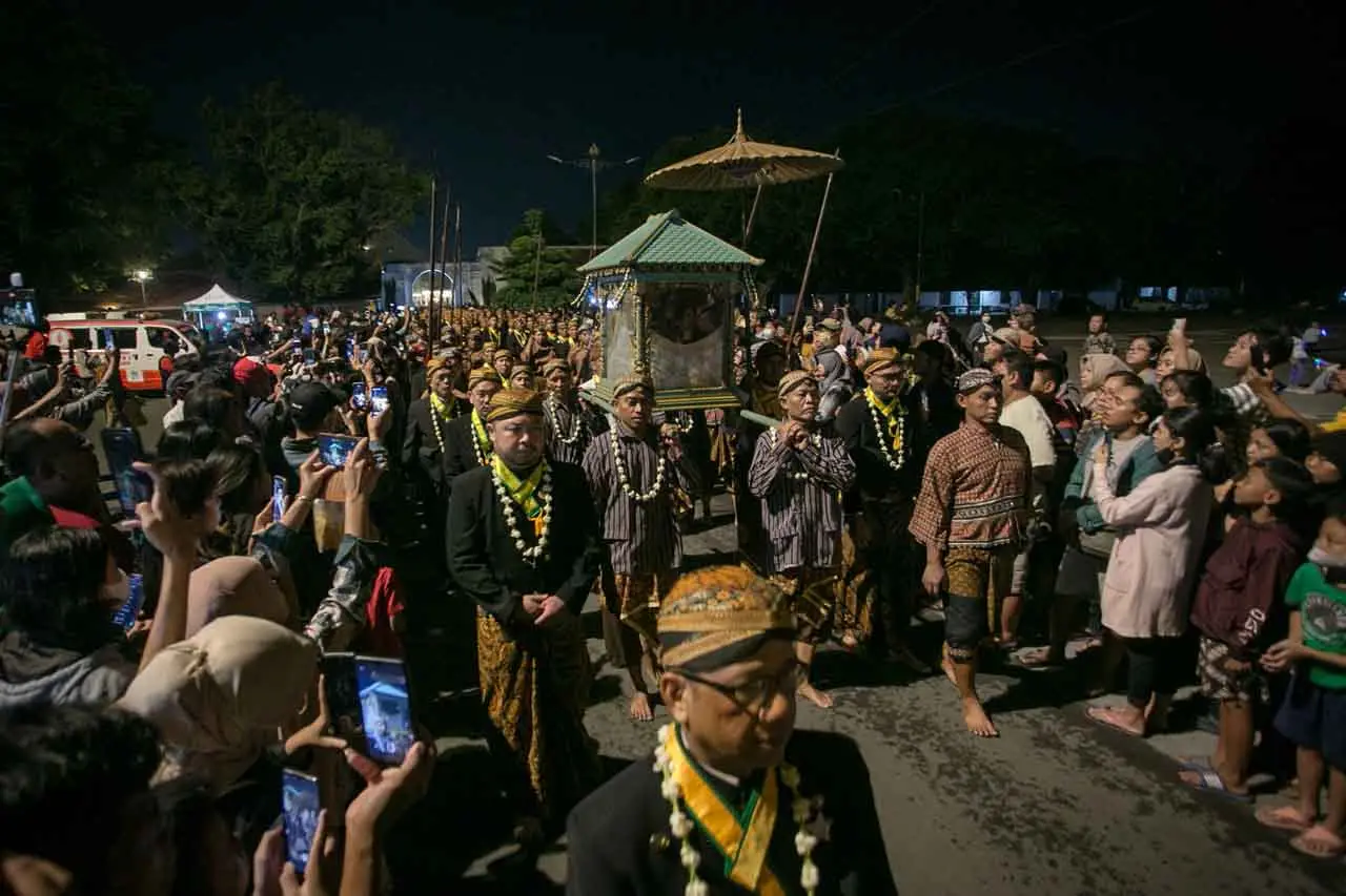 Kirab Malam Satu Suro...