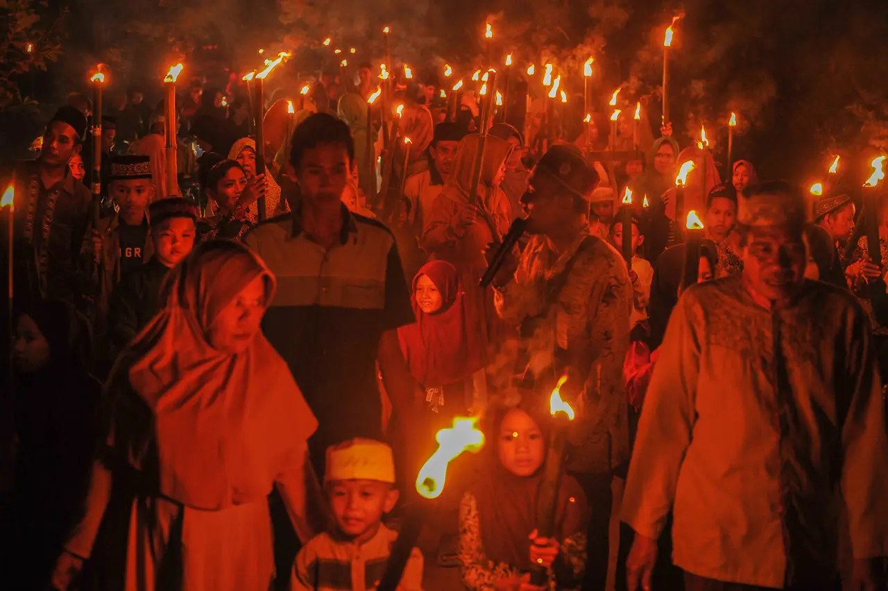 Semarak Pawai Obor Tahun...