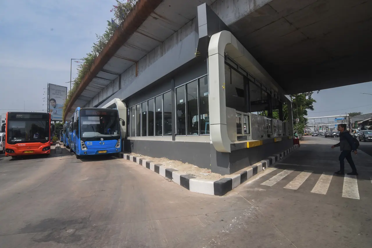 Halte TransJakarta Kampung...