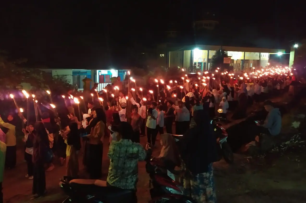 Semarak Pawai Obor Peringati...