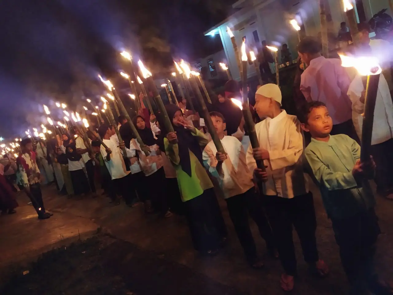 Semarak Pawai Obor Peringati...