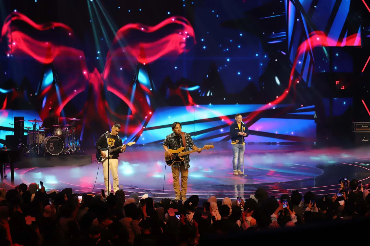 Band Ungu Hadirkan Nostalgia...