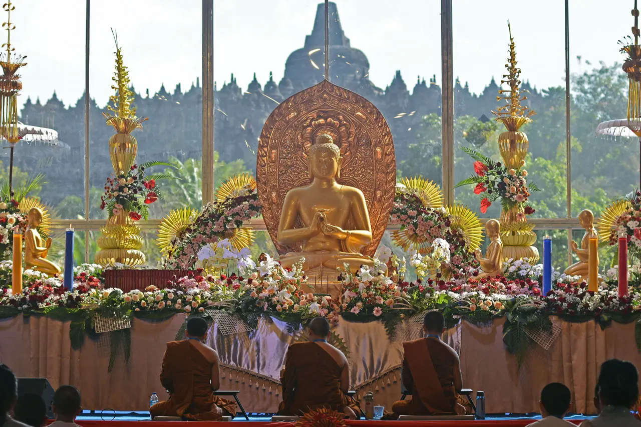 Indonesia Tipitaka Chanting...
